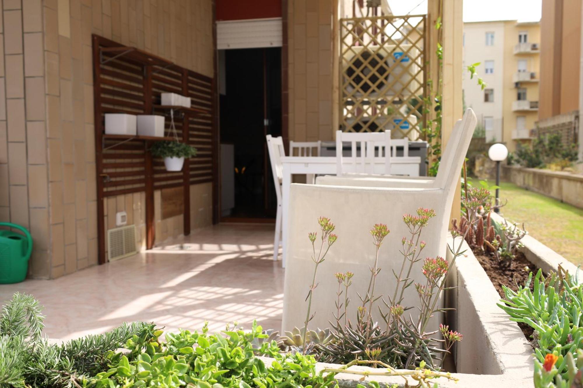 Jitaku Maine Apartment Cagliari Ngoại thất bức ảnh